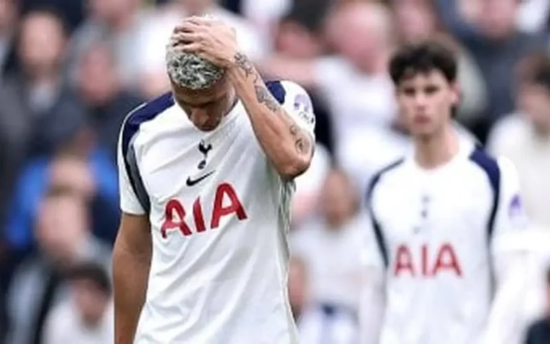 انهيار تاريخي لتوتنهام بسلسلة تعثرات وصلت إلى 13 مباراة متتالية في البريميرليج